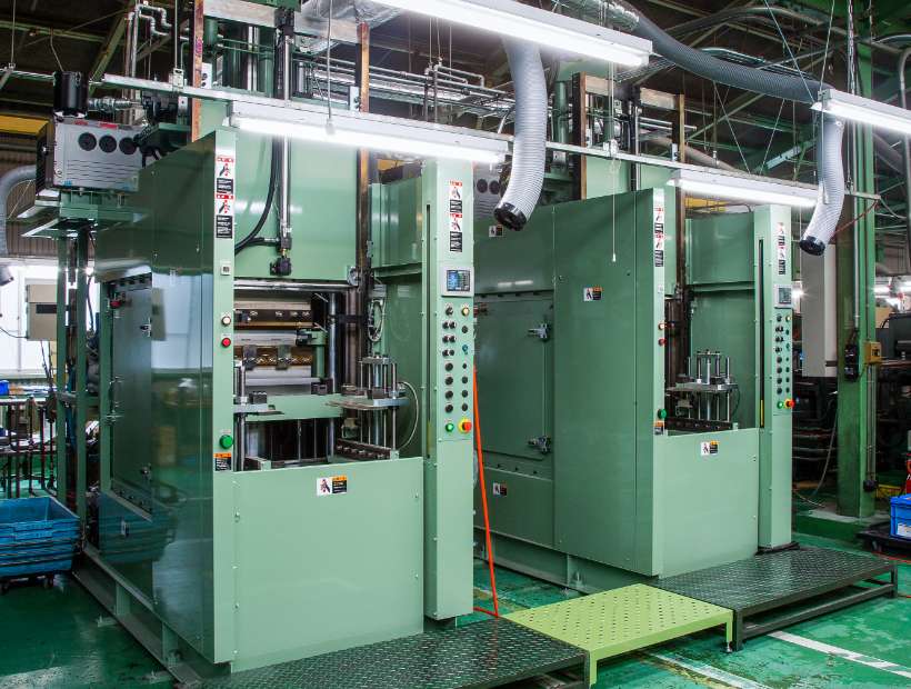 真空200ton/インジェクション成形機