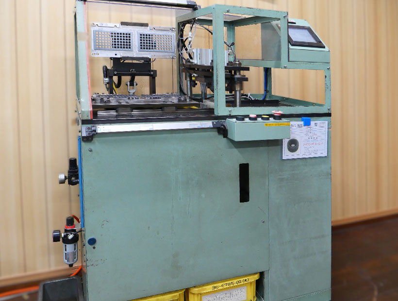 製品打ち抜き機